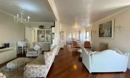 Apartamento de 201m² com 3 suítes e 3 vagas à venda em Moema