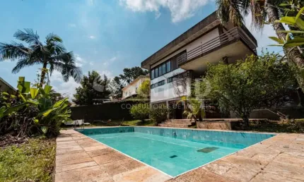 Casa á venda no jardim marajoara com 259m², 5 quartos e 6 vagas.
