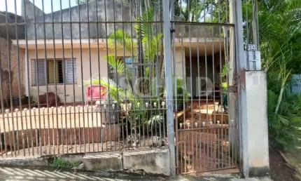 Terreno com 9 metros de frente, 153m², de esquina, com uma área contruida de 101m².