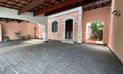 Casa à venda com 3 dormitórios, 2 suítes e 4 vagas, na city campo grande.