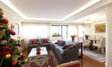 Apartamento com 3 dormitórios e 2 vagas no Campo Belo.
