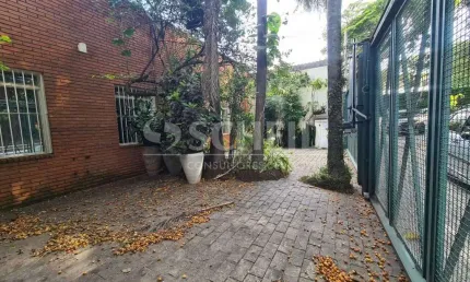 Casa comercial para locação de 291,00m² útil, com 8 salas em chácara monte alegre