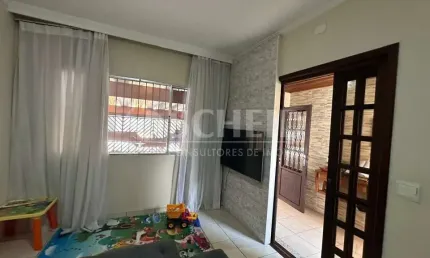 Casa à venda com 150 m², possui 5 dormitórios, sendo 4 suítes, 1 closet - campo grande
