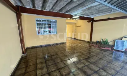 Casa Térrea no Campo Grande, 2 quartos, sendo 1 suíte, salas de estar e jantar e 2 vagas.
