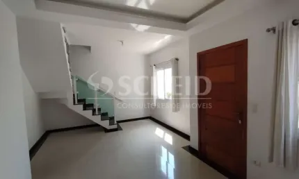 Sobrado em condomínio fechado com 3 quartos sendo 1 suíte  e 2 vagas.