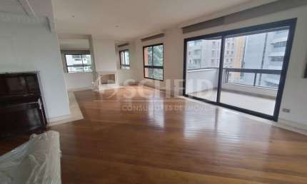 Apartamento para locação de 335m², com 4 quartos e 6 vagas, em Moema.