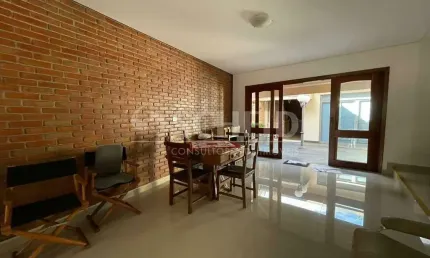 ALTO DA BOA VISTA. CASA COM 3 QUARTOS, 3 VAGAS E QUINTAL