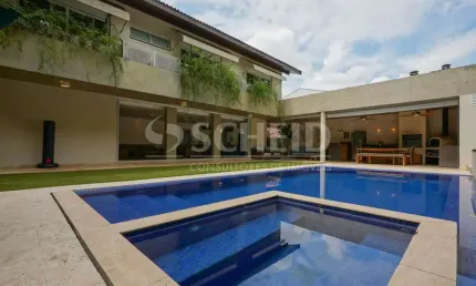 Casa reformada com 4 suítes e área externa no Jardim Guedala