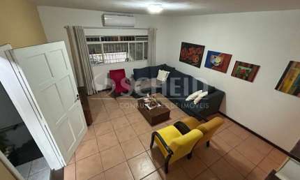 Casa à venda com 03 dormitórios e 02 vagas no Jardim Ubirajara