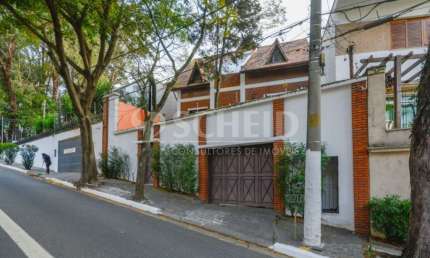 Casa para locação  em Moema  -  362m² - 4 Dormitórios - 1 Suíte -  3 banheiros - 5 Vagas