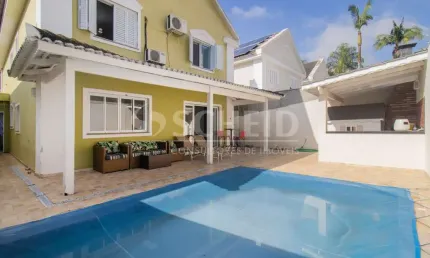 Casa a venda em condomínio fechado, segurança privada 24h no Bairro Alto da Boa Vista!