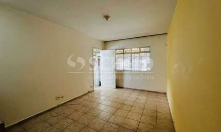 Casa para locação de 96m2, com 2 quartos e 1 vaga, na Vila Canaã
