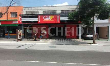 Salão comercial, Avenida Sabará, 574m², ao lado da Igreja do telhado verde.