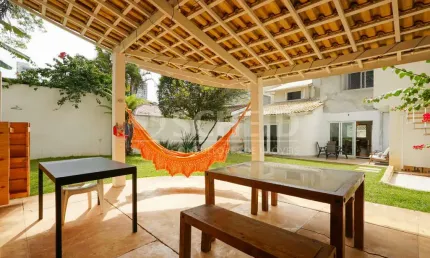 Casa à Venda  no bairro Alto da Boa Vista - SP com 292 m² Construídos e 444 m² de Terreno!