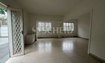 Casa no Brooklin com 3 quartos sendo 1 suíte e 4 vagas de garagem.