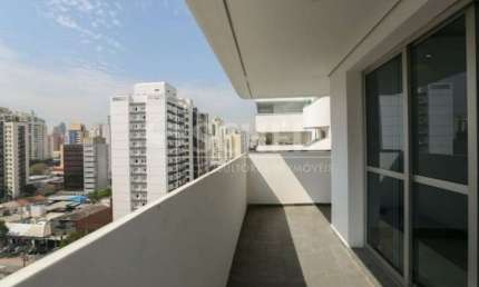 Apartamento em Moema com  4 quartos sendo 3 suítes e 3 vagas de garagem.