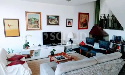 Casa com três dormitórios, 1 suíte e duas vagas à venda no jardim prudência.