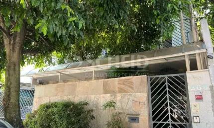 Casa à venda na R. Irauna, Indianópolis. 1000 m² de terreno. 4 quartos(1 suíte), 6 vagas