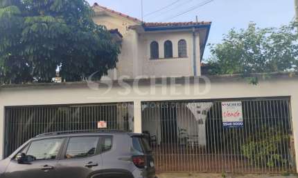 Casa à venda no Brooklin sendo 3 quartos e 4 vagas de garagem.