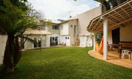 Casa para locação  no bairro Alto da Boa Vista - SP com 292 m² Construídos e 444 m² de Terreno!