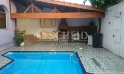 Casa a venda de 300m², 3 quartos, 3 salas, 1 suíte, 4 banheiros, piscina e 2 vagas na cidade ademar.