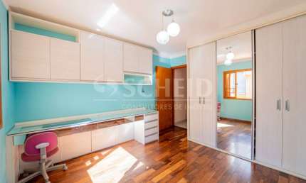 Casa á Venda na Vila Mascote com 195m², 4 quartos sendo 1 suíte, 2 vagas.