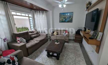 Ótima Casa 181m2 em excelente rua!!! 3 dorms, 1 sala, copa/cozinha espaçosa, 3 banheiros, quintal!!