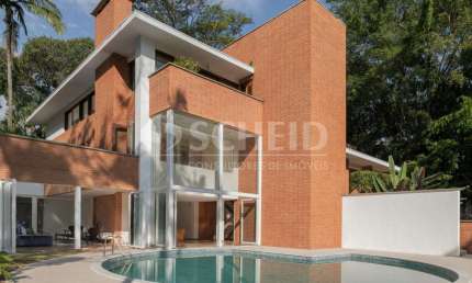 Excelente Casa - 1300m2 Construção - 3000m2 de Terreno