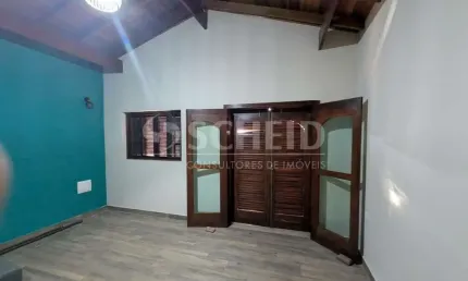 Sobrado no Campo Grande com 03 quartos, sendo 01 suíte, 02 vagas, academia