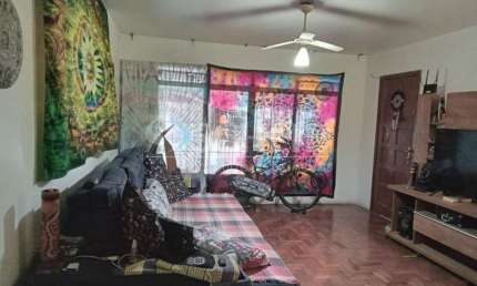Sobrado de 121m² com 3 dormitórios, 2 vagas, localizado no Campo grande.