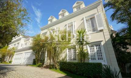 Casa de condomínio Alto da Boa Vista, com 4 suítes e recém reformada !