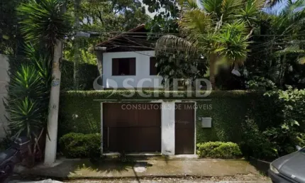 Ampla Casa com 4 Quartos, Piscina e Jardim no Alto da Boa Vista!