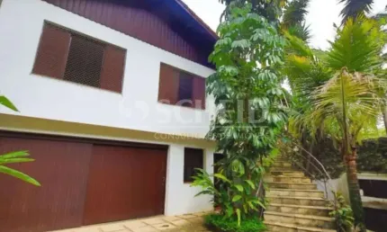 Ampla casa com 4 quartos, piscina e jardim no alto da boa vista!