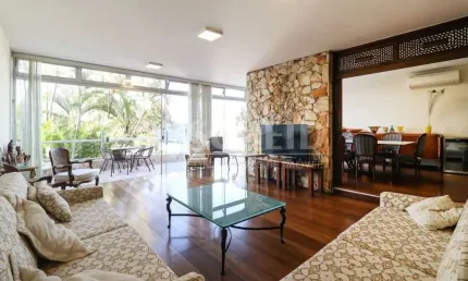 Sobrado residencial com 419m2 em 3 pavimentos com piscina no brooklin