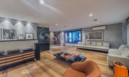 Casa Venda rua Suecia 5 suites 12 banheiros 4 salas adega 800 garrafa guarita brindada terreno plano
