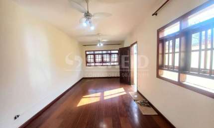 Sobrado de 257m² com 3 quartos e 3 vagas para alugar no Jardim Prudência