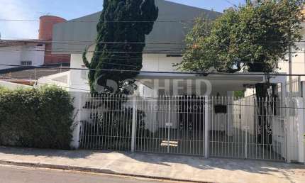 Casa Espaçosa em Rua Fechada na Granja Julieta com 346m² de Conforto e Segurança
