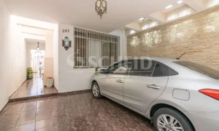 Sobrado á Venda no Jardim Prudência com 204m², 3 quartos sendo 1 suítes, 2 vagas.