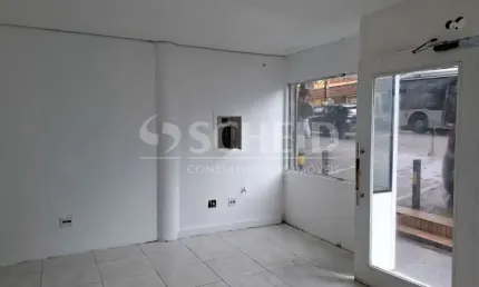 Loja de 40m2 com banheiro no térreo de mini shopping em Santo Amaro