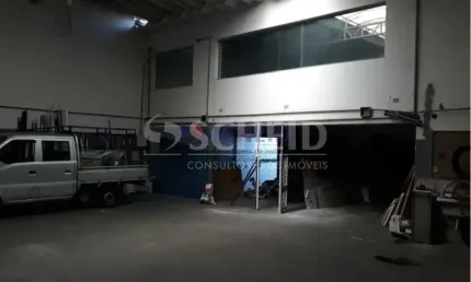 Galpão com 500m2, 6 salas, 8 banheiros e muito espaço, em ótima localização no jardim marajoara