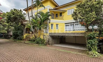 Casa em Condomínio Alto da Boa Vista, 4 quartos. 3 suítes, sala, cozinha, 4 banheiros, 5 vagas.