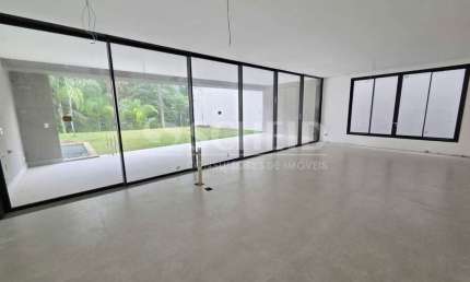 Casa em Condomínio á Venda na Chácara Santo Antônio com 838m², 5 vagas de garagem.