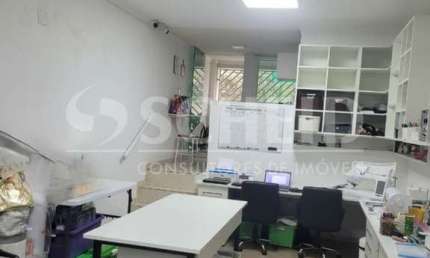 Sala com 32m2, banheiro e varanda, em ótima localização no Jardim Marajoara