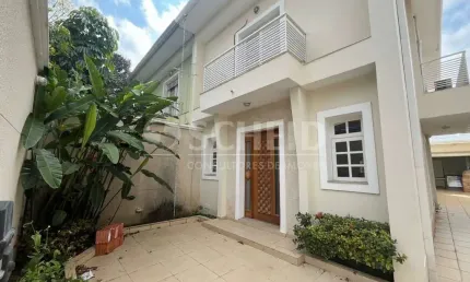 Casa à venda no Alto da Boa Vista com 3 quartos sendo 2 suítes e 3 vagas de garagem!
