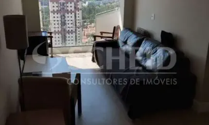 Lindo apartamento sala estendida, sacada fechada com vidro, armários embutidos, vista livre, andar a