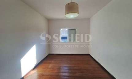 Casa para locação de 110,00m² útil, com 2 quartos e 1 vaga, no Campo Grande.