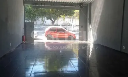 Ótimo salao, com boa localização, com facil acesso as marginais,proximo de ponto de onibus e escolas