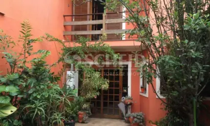 Casa com 220 de area util ,03 suites e 03 vagas mais quintal com churrasqueira