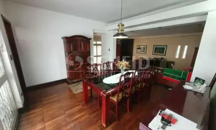 Casa térrea totalmente isolada com excelente área externa e interna no jardim marajoara.