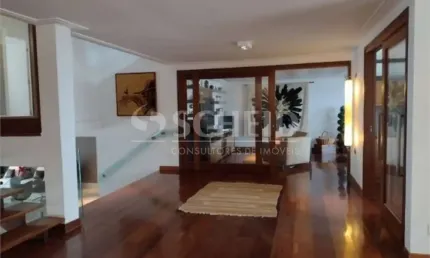 Casa com 4 Quartos e 6 banheiros à Venda, 720 m² por R$ 4.900.000